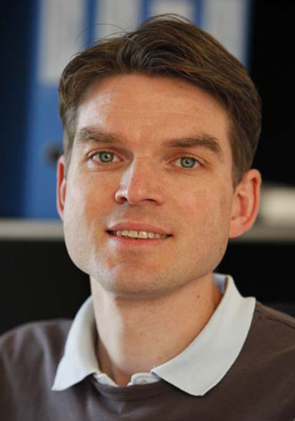 Portrait image of Daniel Schwarz