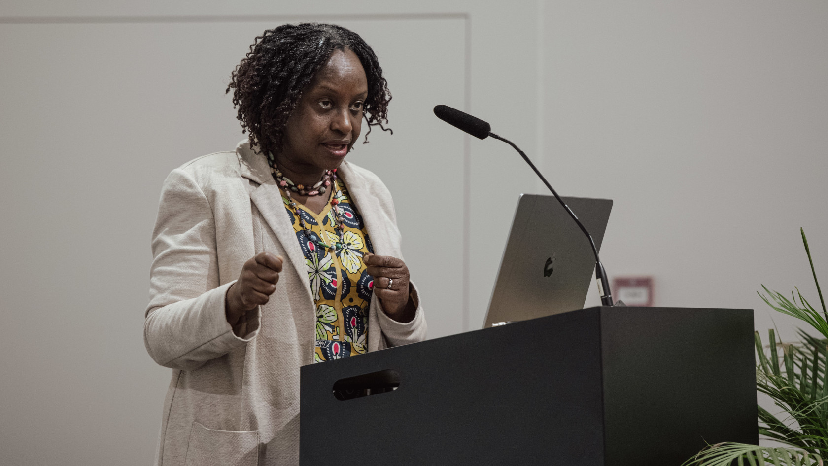 Gladys Kalema-Zikusoka speaking at the Trialogue Days in Zurich