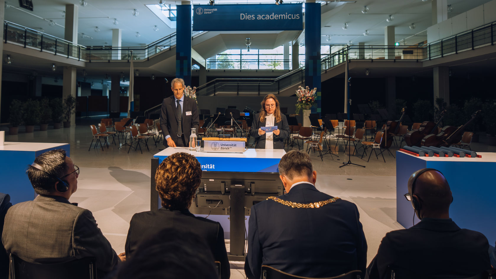 Die Standesrede wird von Prof. Dr. Valerie Treyer und Dr. Jan Helbing, dem Co-Präsidium des VFFL, gehalten. 