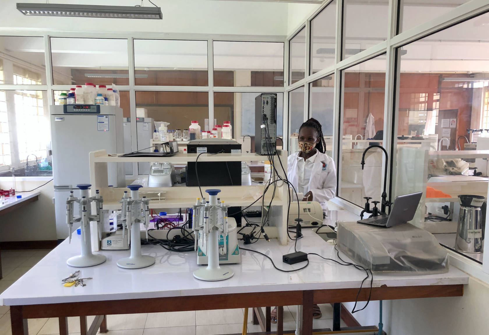 A phytochemical laboratory at Makerere University in Kampala. This is where the ingredients of plants and herbal medicines are examined. The research is generally application-focused, so new products are also developed and marketed at the university.