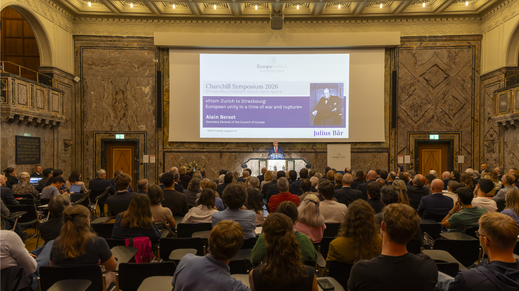 Gut besuchte Aula und referierender Alain Berset