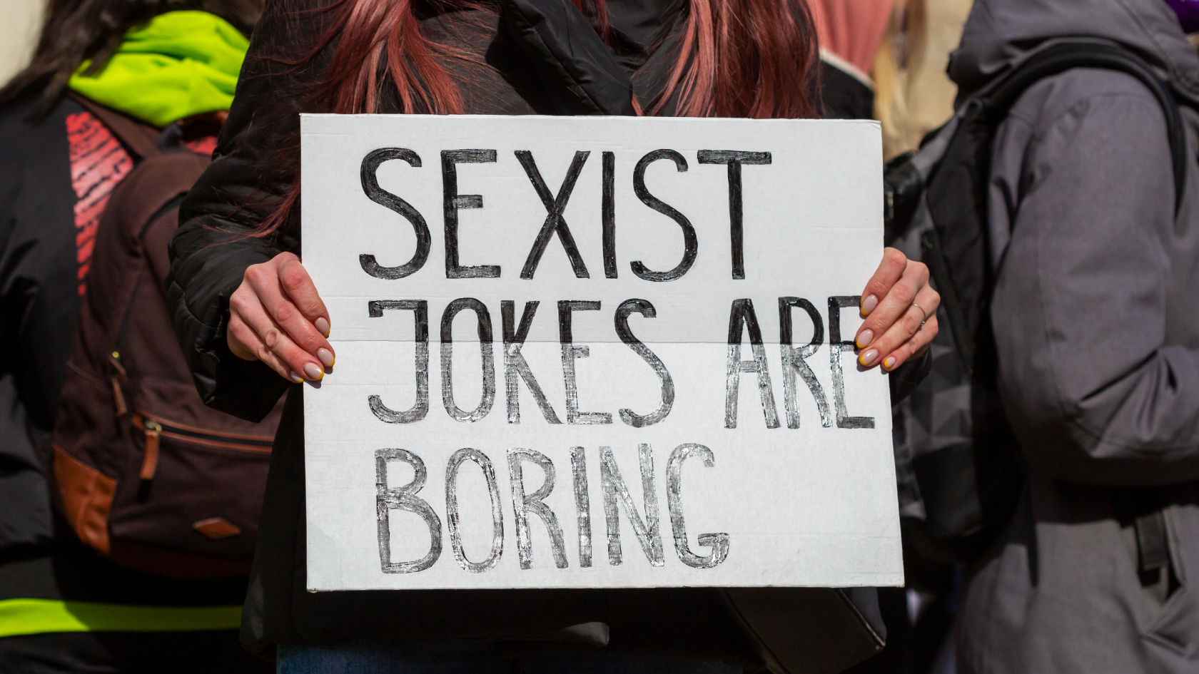 A poster saying: "Sexist jokes are boring"