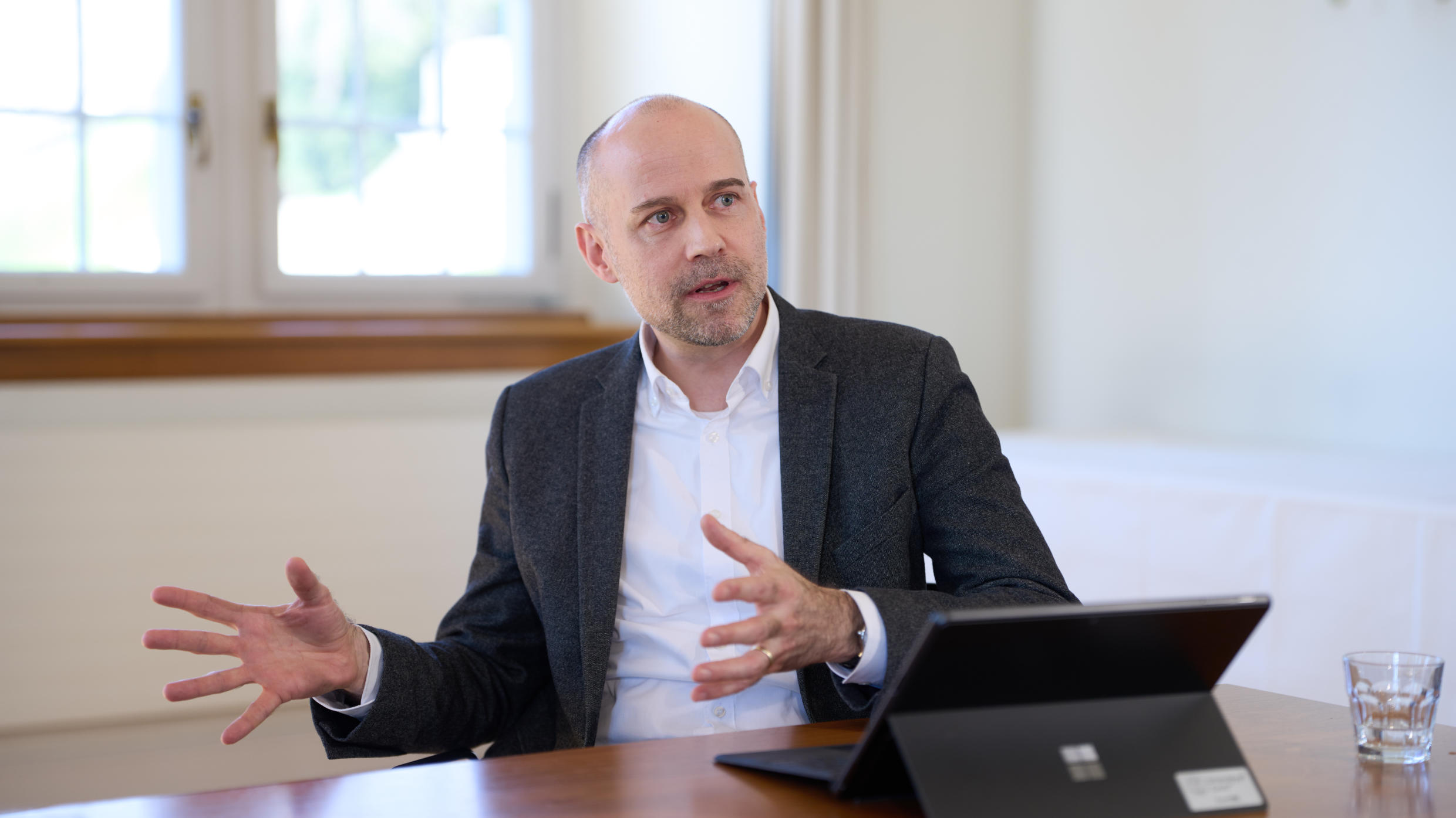 «Die Impulse kommen häufig aus der Forschung, in der interdisziplinäre Herangehensweisen selbstverständlicher sind als in der Lehre», sagt Studiendekan Nick Netzer.