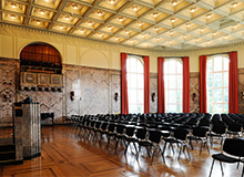 Aula im Hauptgebäude